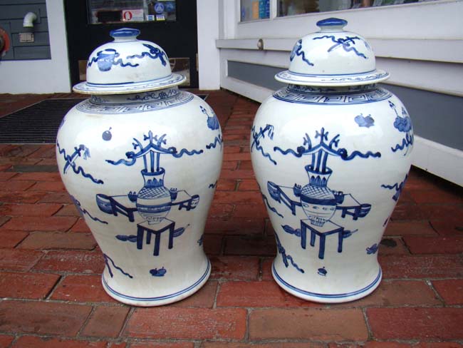 A pair of Chinese 'Temple Jars,' 20th century
